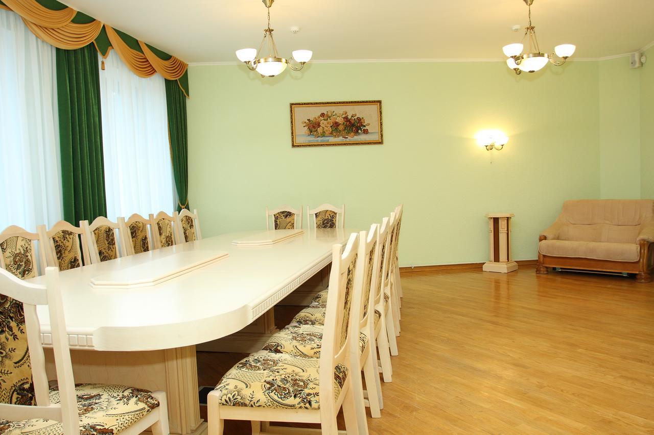 Slavinasport Hotel Zhlobin Esterno foto
