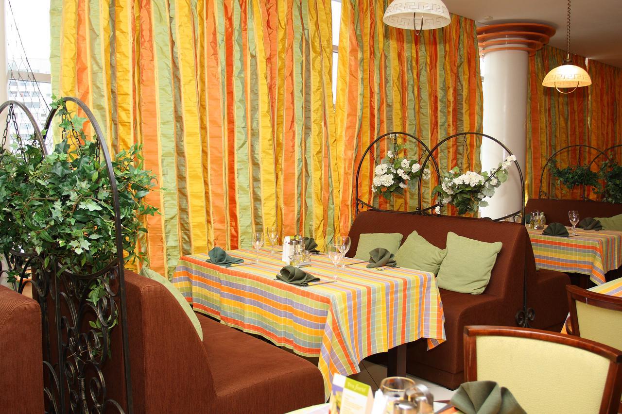 Slavinasport Hotel Zhlobin Esterno foto